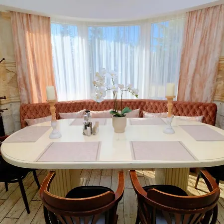 бутиков History 3* Haszkovo