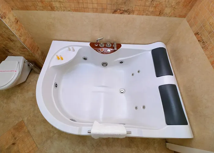 Хотел хистори 3*